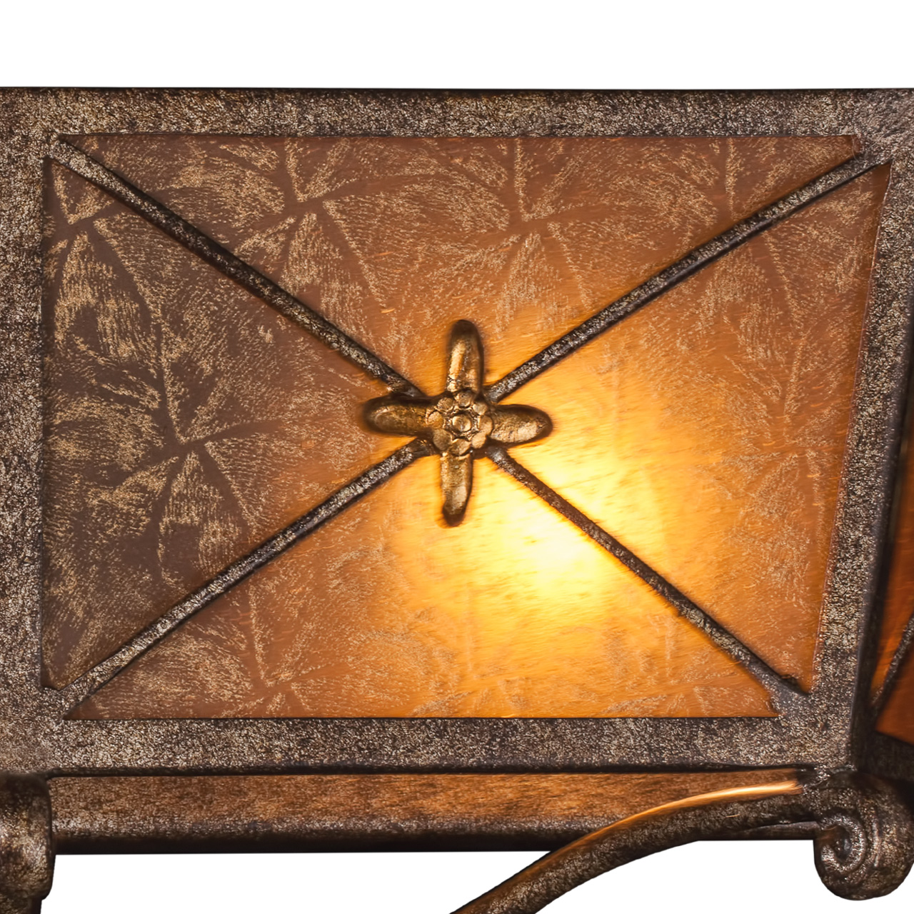 картинка Настенный светильник Chiaro Айвенго 382022002 от магазина pro-decor.kz