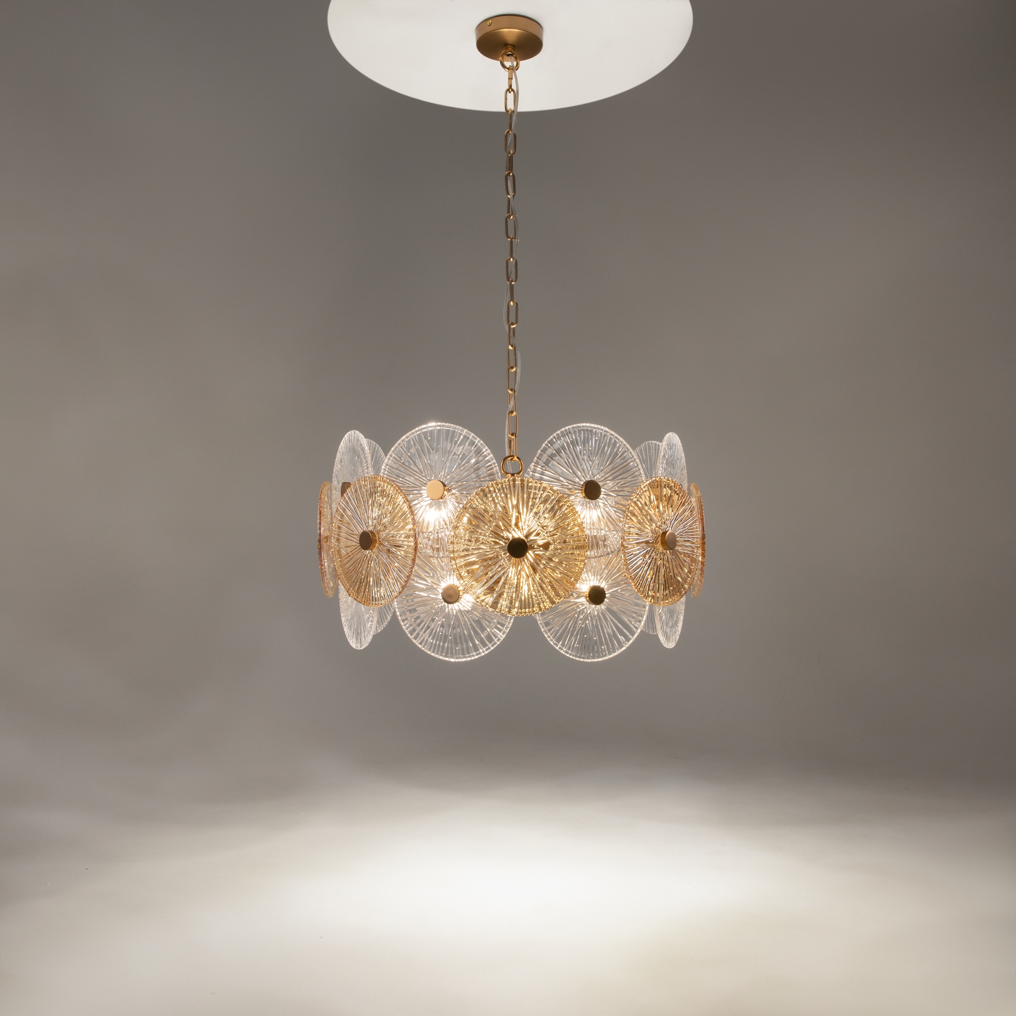 картинка Подвесной светильник Maytoni MOD007PL-08G от магазина pro-decor.kz