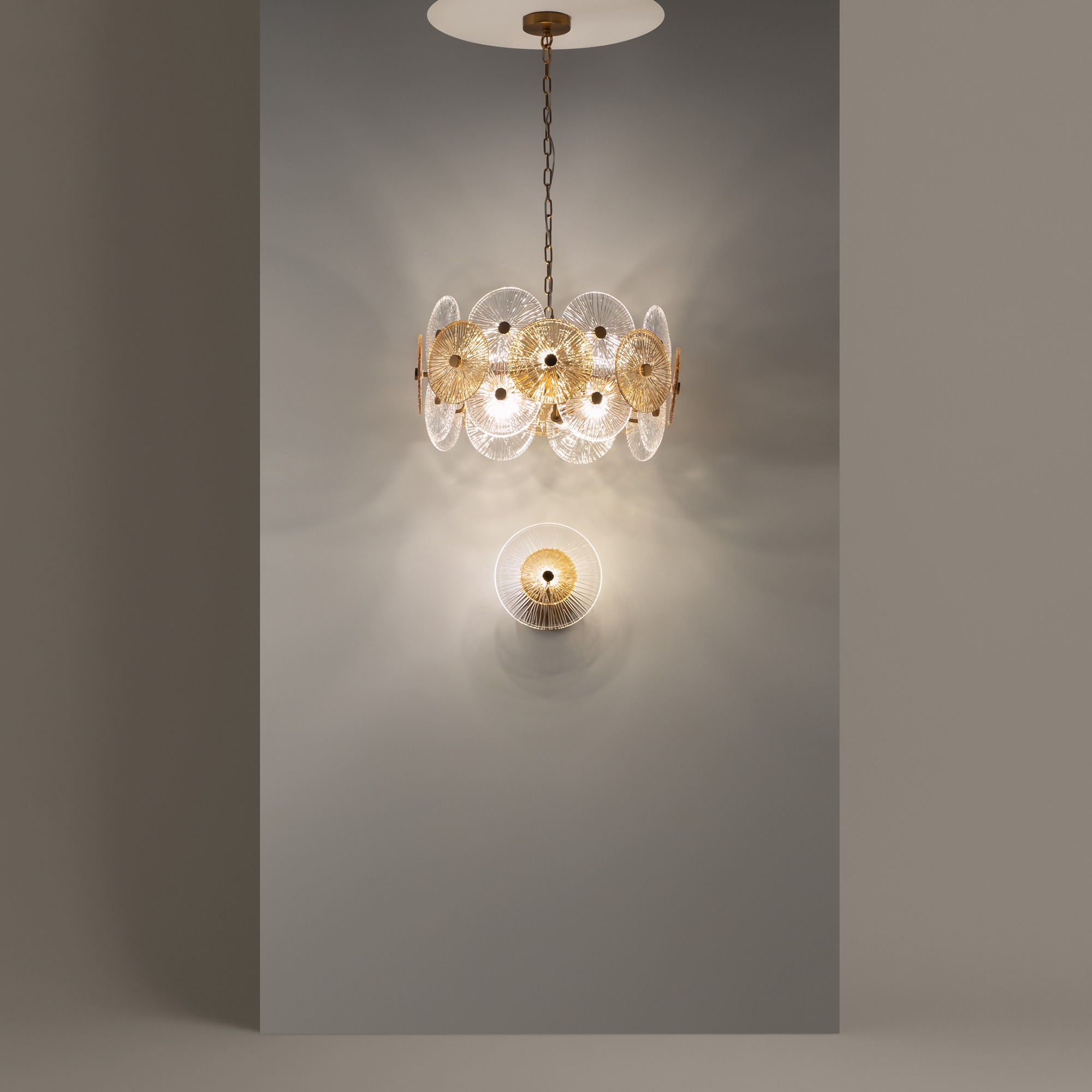 картинка Подвесной светильник Maytoni MOD007PL-08G от магазина pro-decor.kz