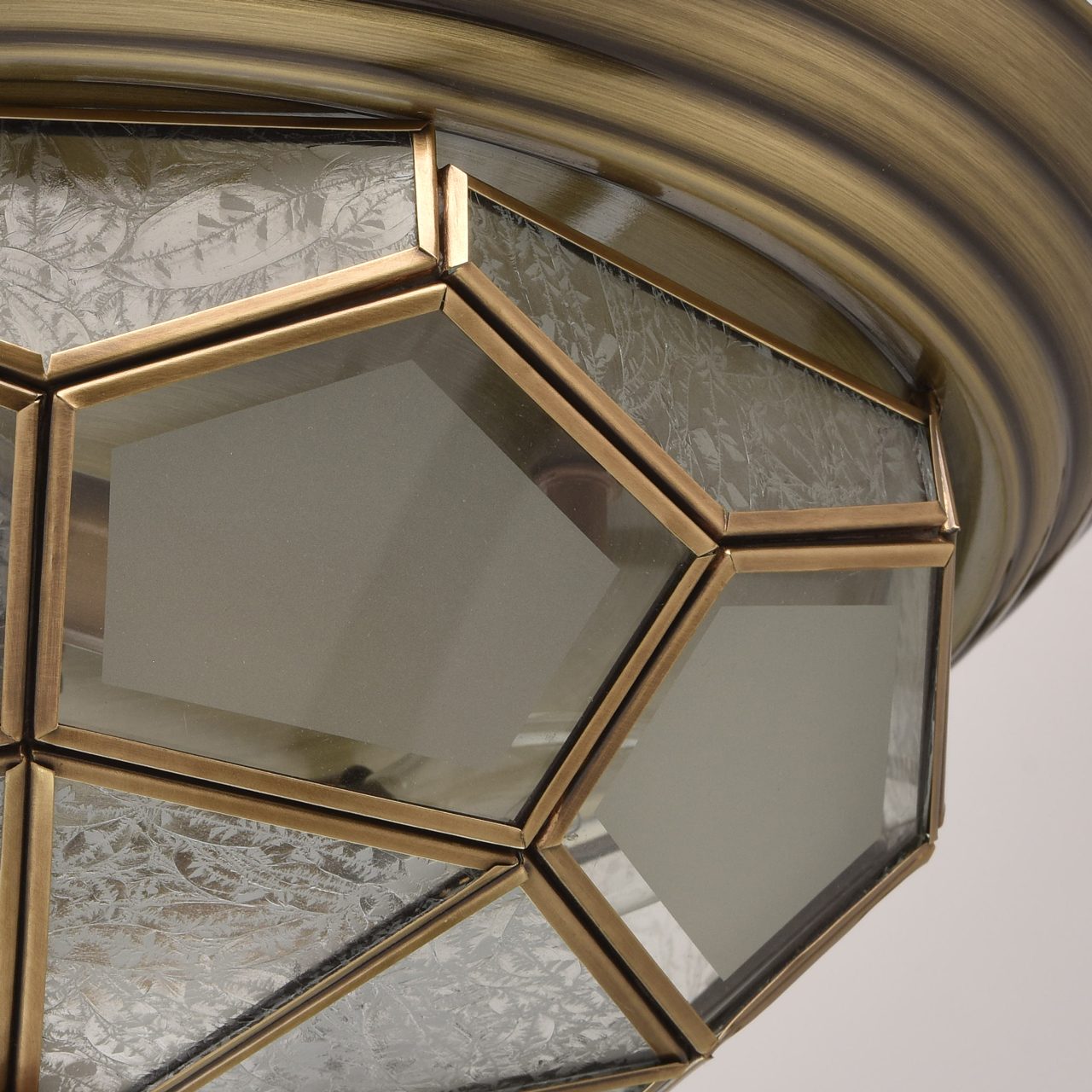 картинка Потолочный светильник Chiaro Маркиз 397010403 от магазина pro-decor.kz