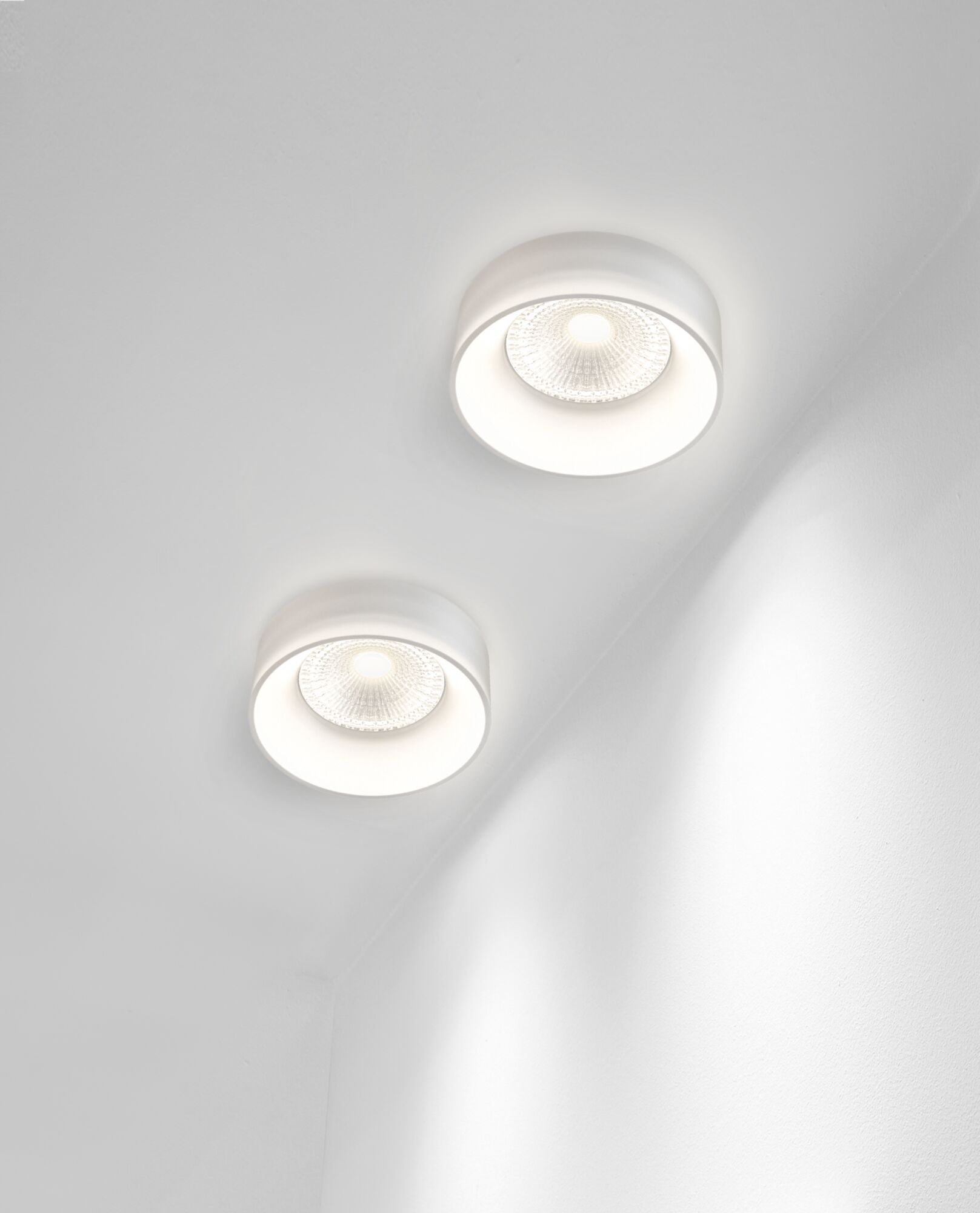 картинка Встраиваемый светильник Maytoni Glasera DL046-01W от магазина pro-decor.kz