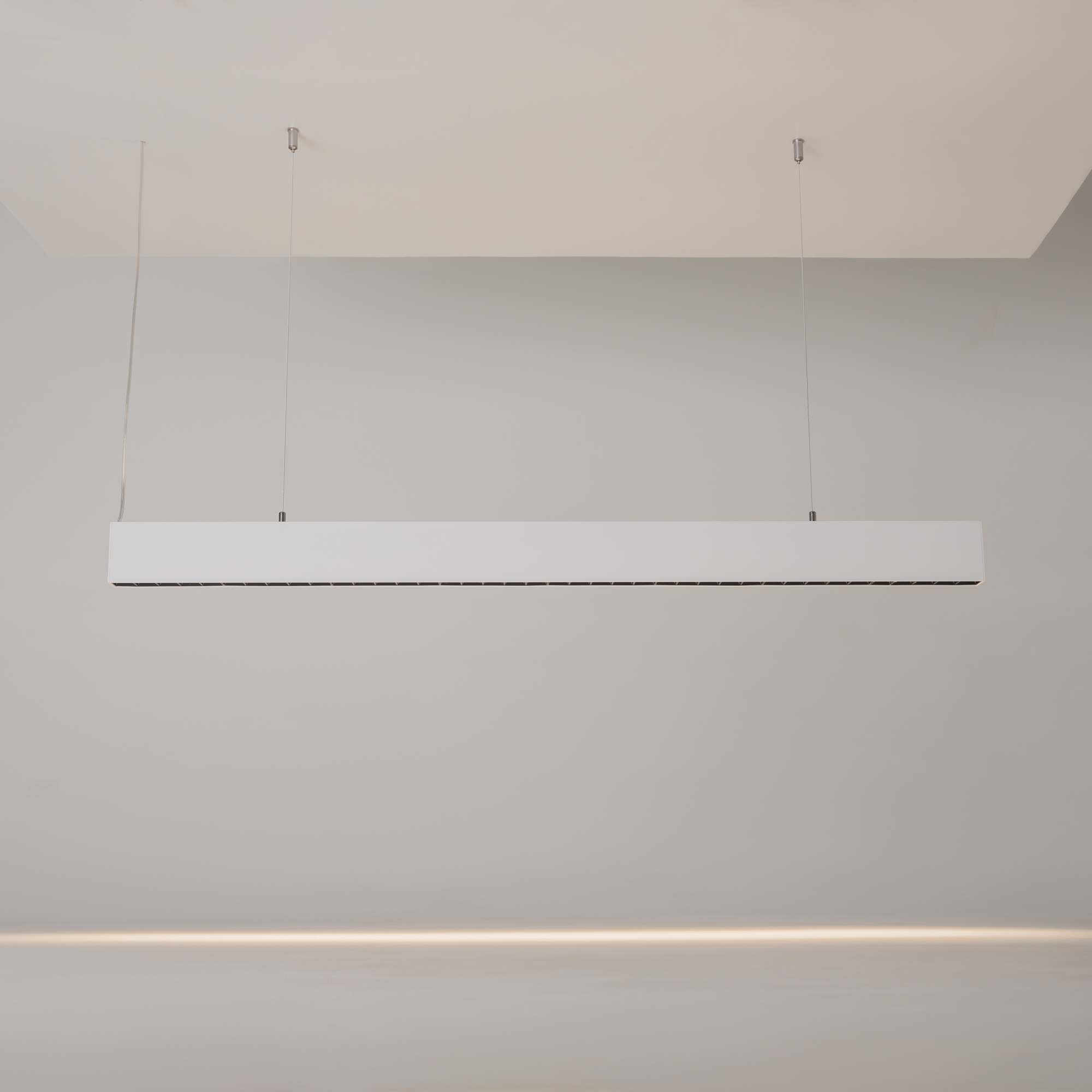 картинка Подвесной светодиодный светильник Maytoni Vinder P050PL-L40W4K от магазина pro-decor.kz