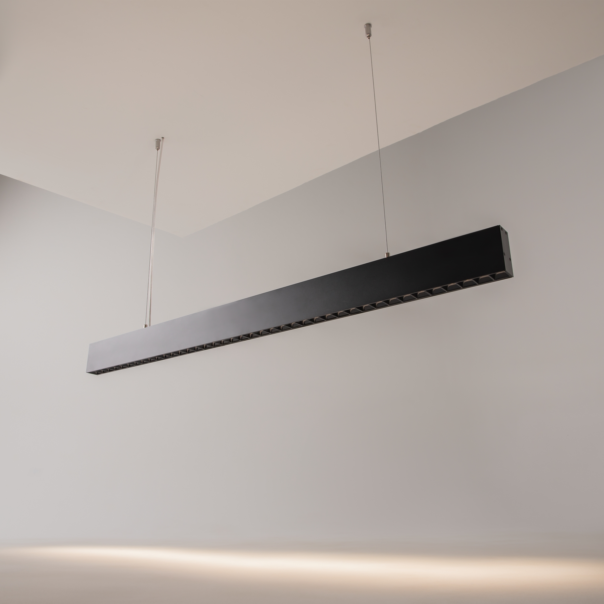 картинка Подвесной светодиодный светильник Maytoni Vinder P050PL-L40B4K от магазина pro-decor.kz