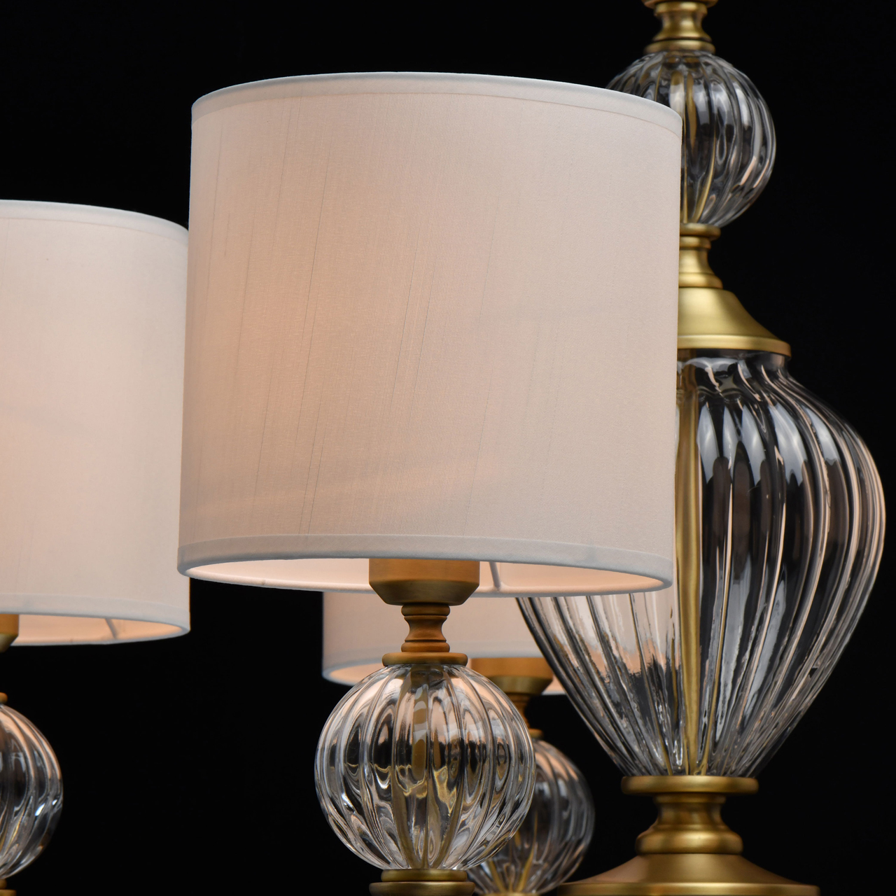 картинка Подвесная люстра Chiaro Оделия 619011408 от магазина pro-decor.kz