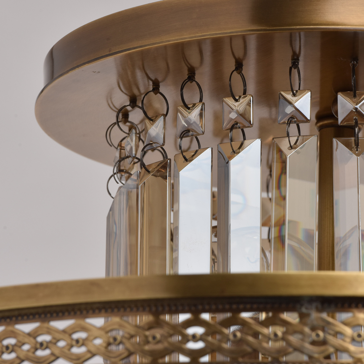 картинка Потолочный светильник Chiaro Диана 340011308 от магазина pro-decor.kz