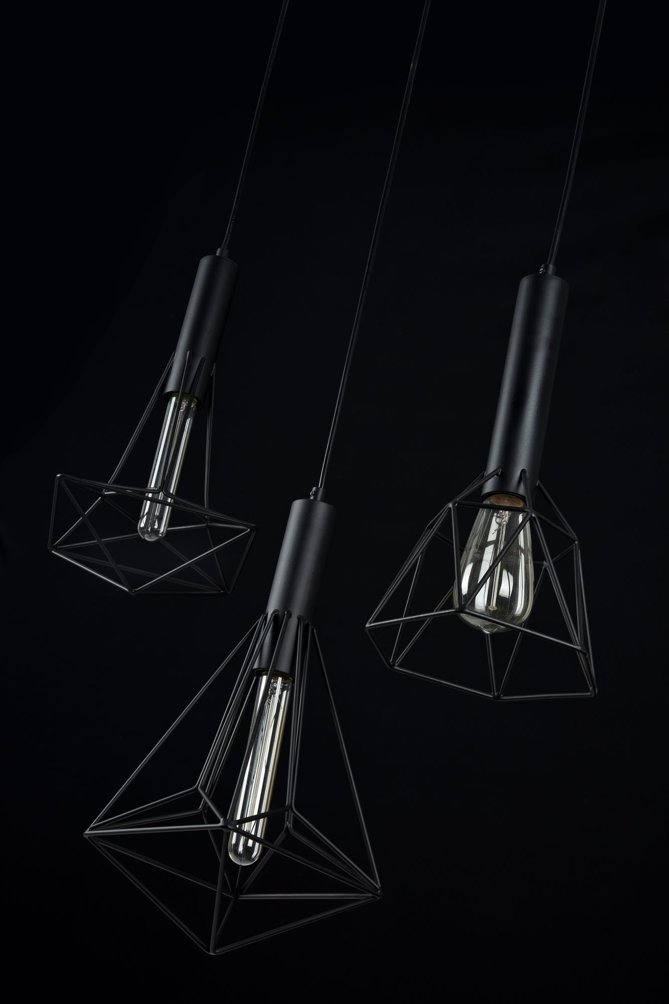 картинка Подвесной светильник Maytoni Spider T021-03-B от магазина pro-decor.kz