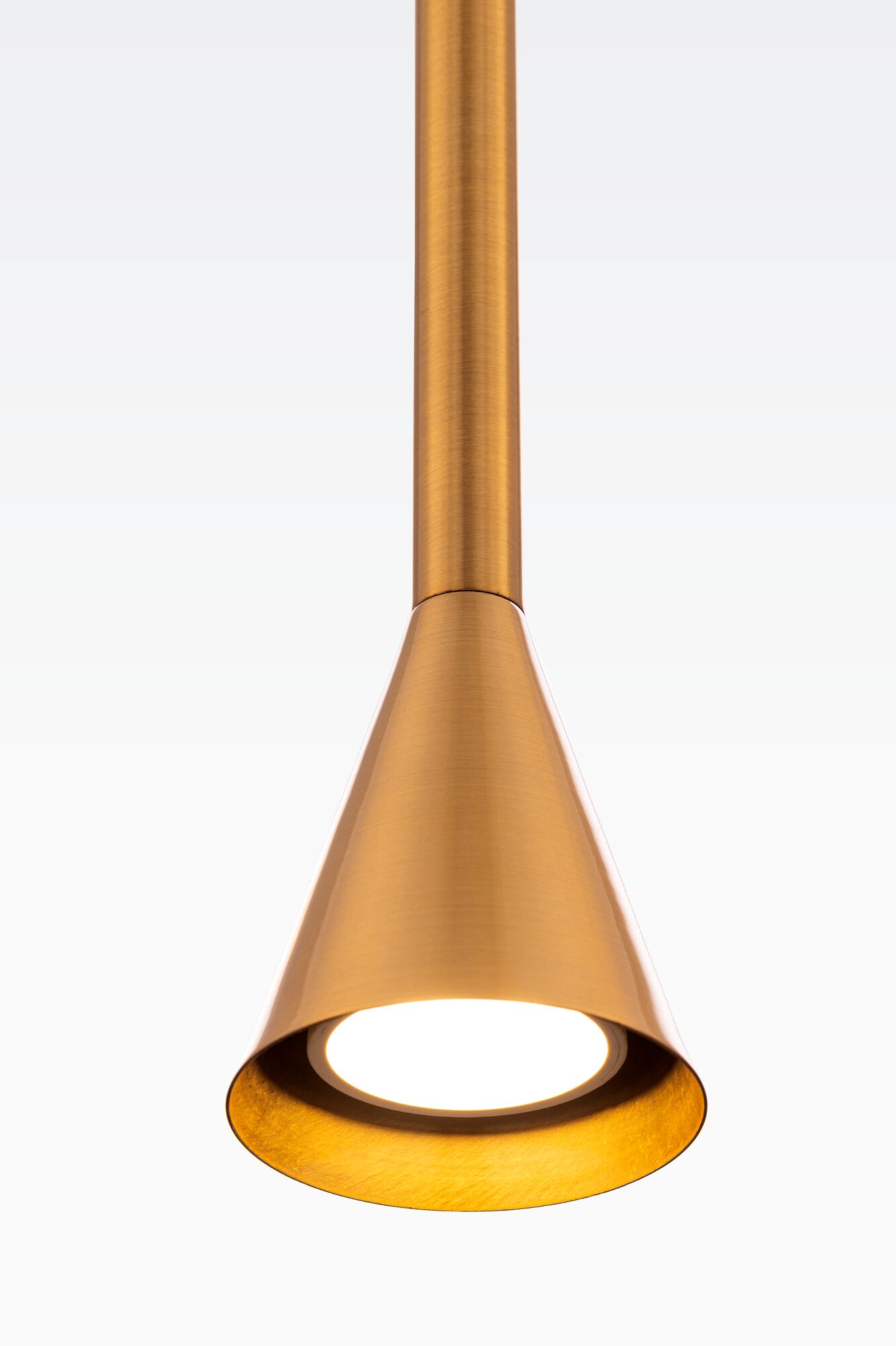 картинка Подвесной светильник Maytoni Arrow P064PL-01G от магазина pro-decor.kz