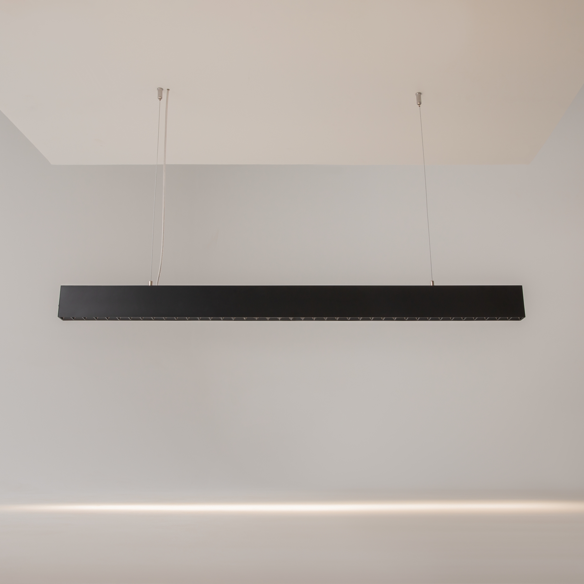 картинка Подвесной светодиодный светильник Maytoni Vinder P050PL-L40B4K от магазина pro-decor.kz