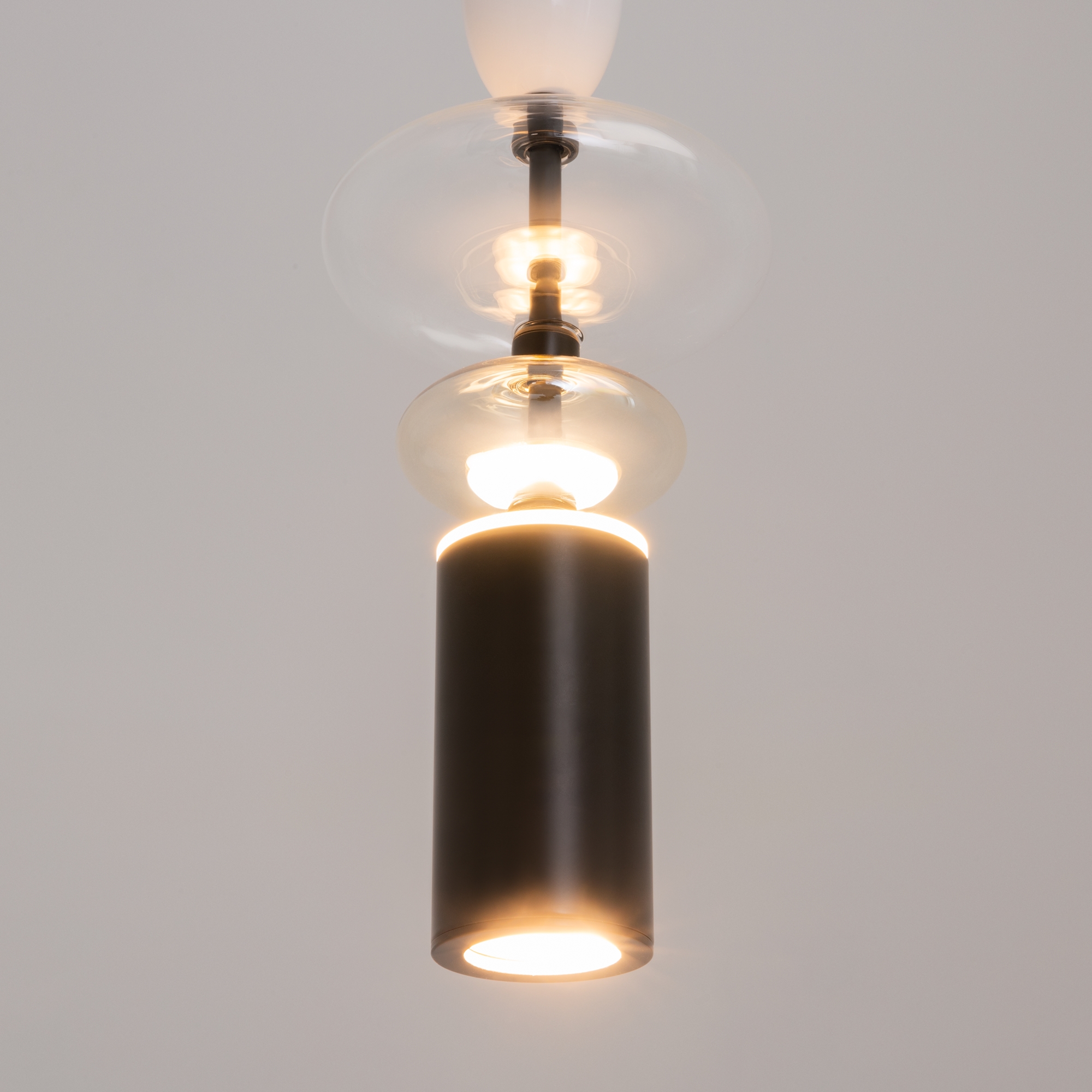картинка Подвесной светильник Maytoni MOD071PL-L8B3K3 от магазина pro-decor.kz