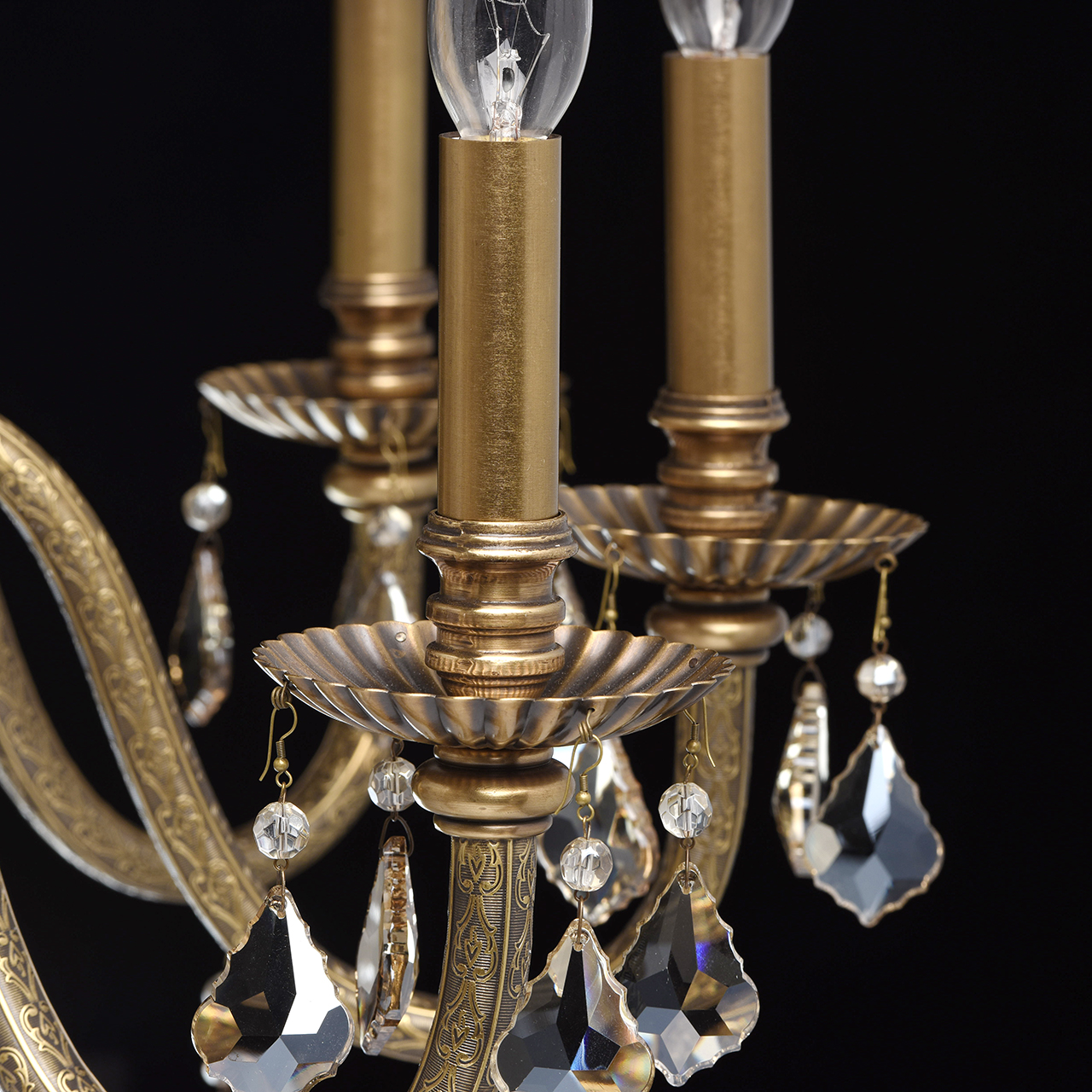 картинка Подвесная люстра Chiaro Габриэль 491011110 от магазина pro-decor.kz